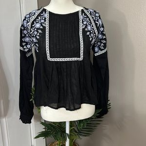 NWT  Rebellion Black blue floral embroidered crop top Women’s Small
